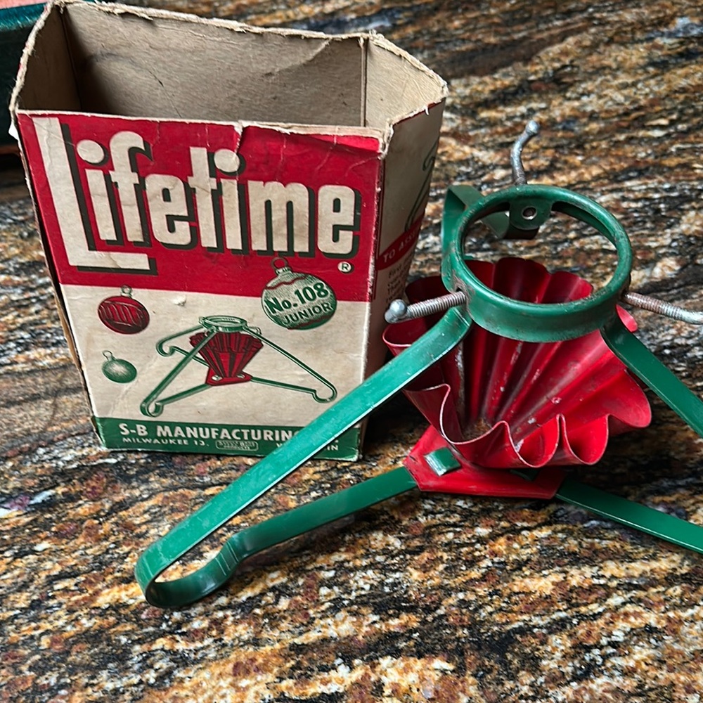 Vintage Lifetime No. 108 Junior  Christmas Tree Stand.